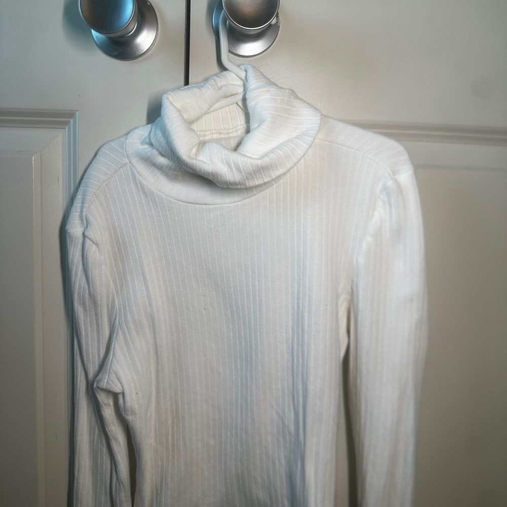 Cropped white Turtleneck Sweater